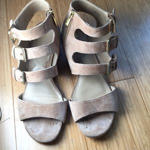 Adrienne Vittadini suede tan sandals size 8